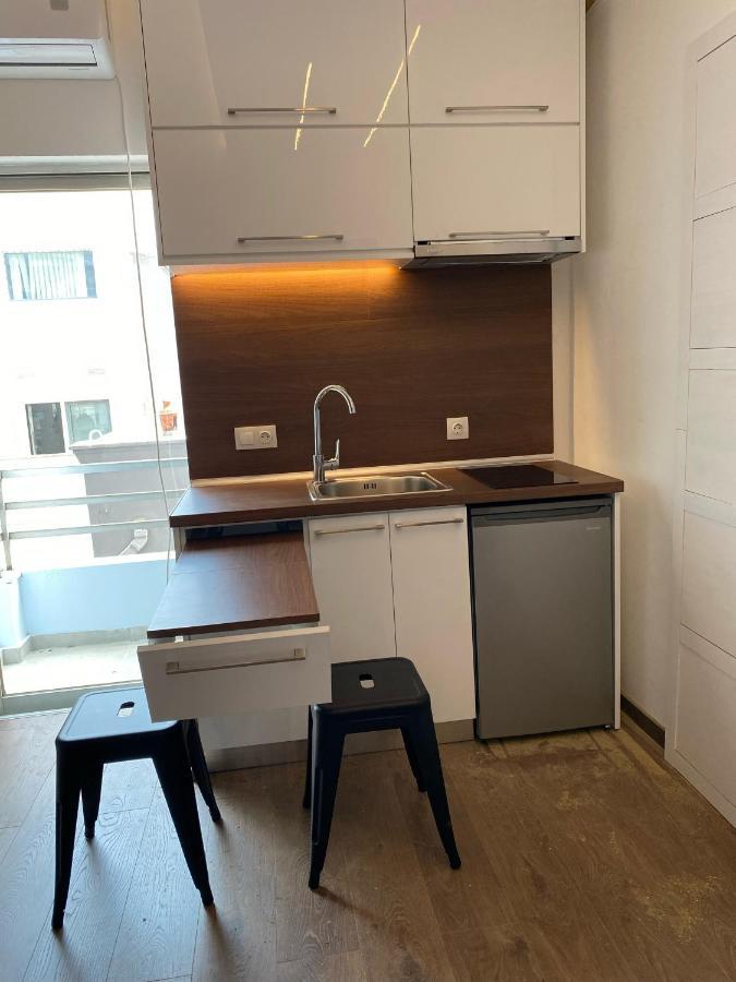 Modern Tiny House In Волос Екстериор снимка