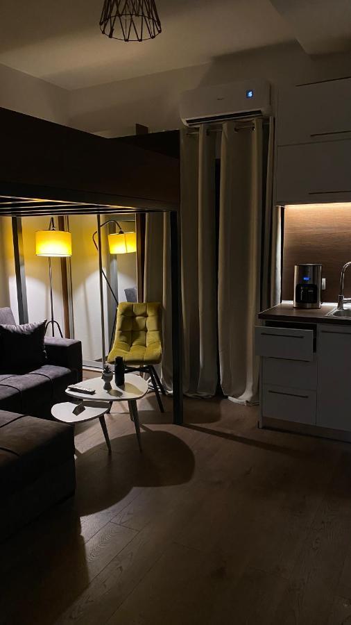 Modern Tiny House In Волос Екстериор снимка