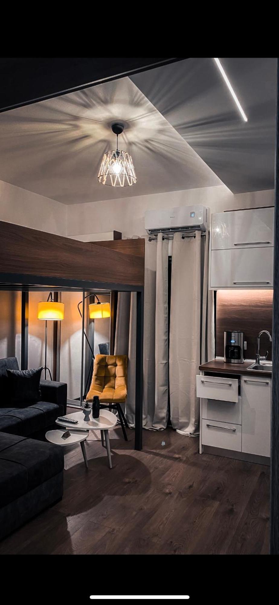 Modern Tiny House In Волос Екстериор снимка
